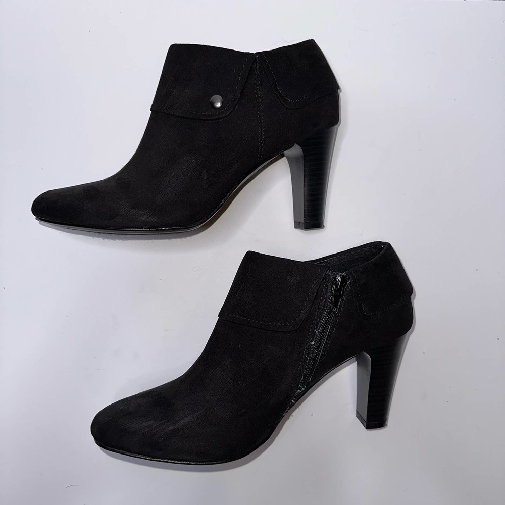 Karen Scott Women's Black Suede Ankle Booties  7.5M EUC Like New - Picture 2 of 8